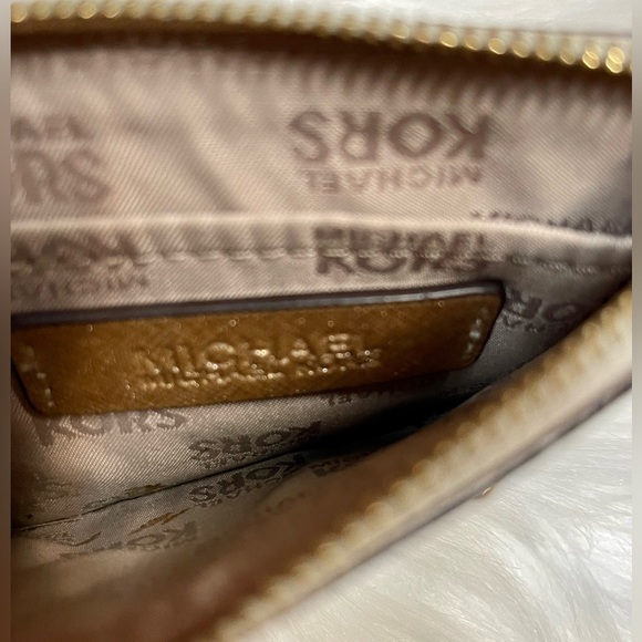 MICHAEL KORS GOLD LOGO CARD HOLDER/KEYCHAIN IN GUC - Picture 9 of 12